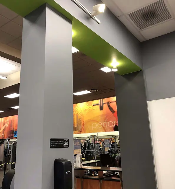 Color on columns and soffits — Column and green soffit